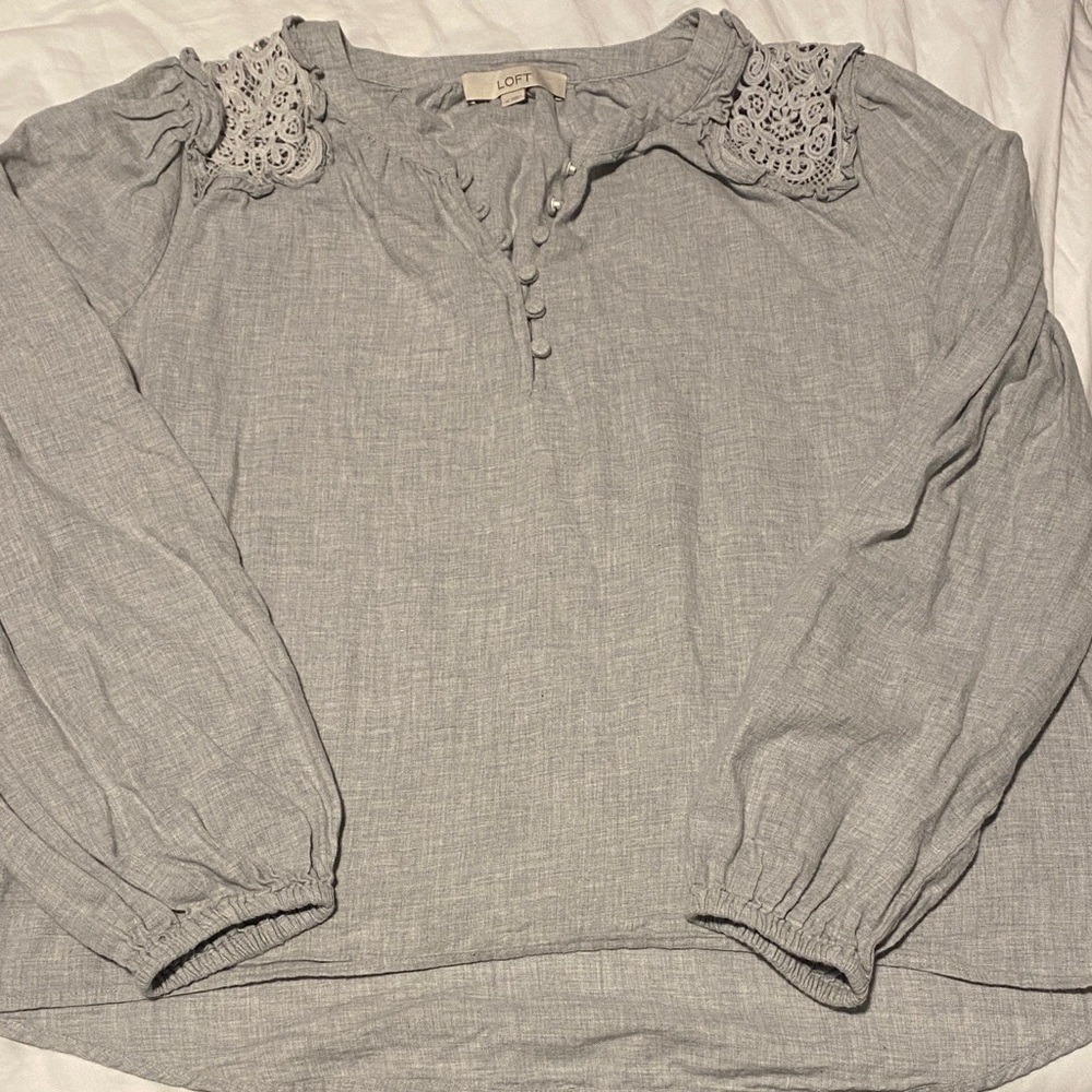 LOFT Light Gray Lace Accent Blouse size medium excellent condition